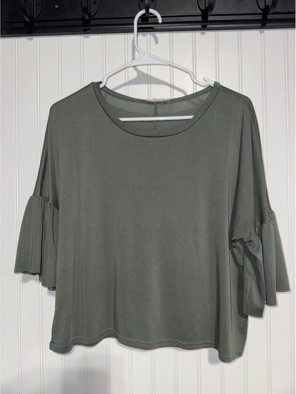 No Comment NY LA Olive Green Knit Ruffle Bell Sleeve Top Blouse Adult S